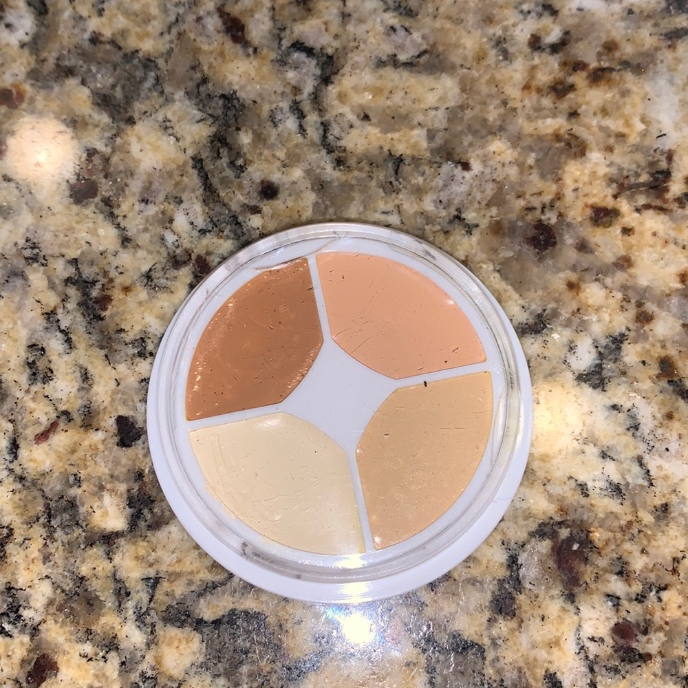 OFRA concealer wheel